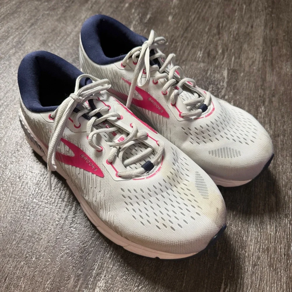 Brooks Addiction GTS 15 Running Shoes Women 11.5 2E White Pink Stability Sneaker
